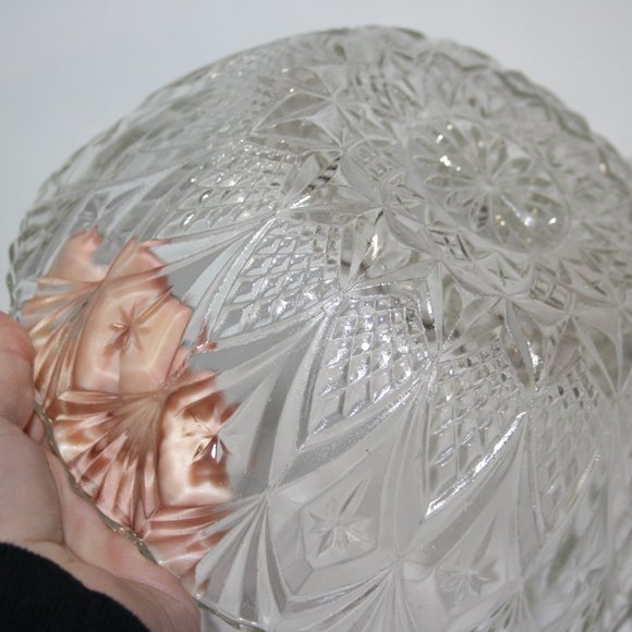 🥣 Vintage Glass Bowl · 8" Wide · 3.75" Tall Clear Glass · Decorative Design · - Picture 2 of 6